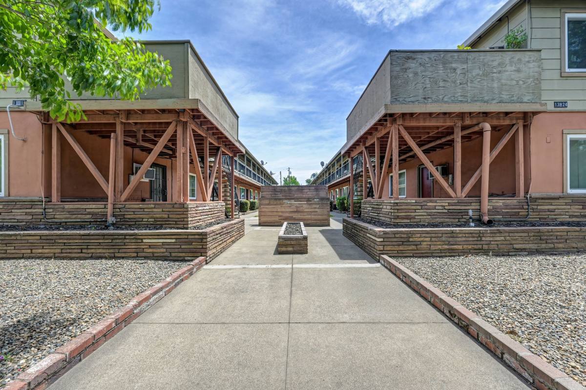 Apartment for rent at 2932 Watt Ave, Sacramento, CA 95821