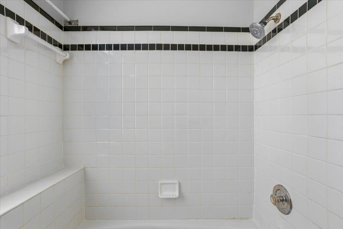 Apartment for rent at 536 E 40th St, Savannah, GA 31401