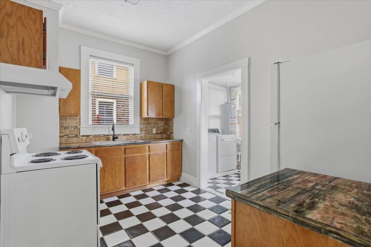 Apartment for rent at 536 E 40th St, Savannah, GA 31401