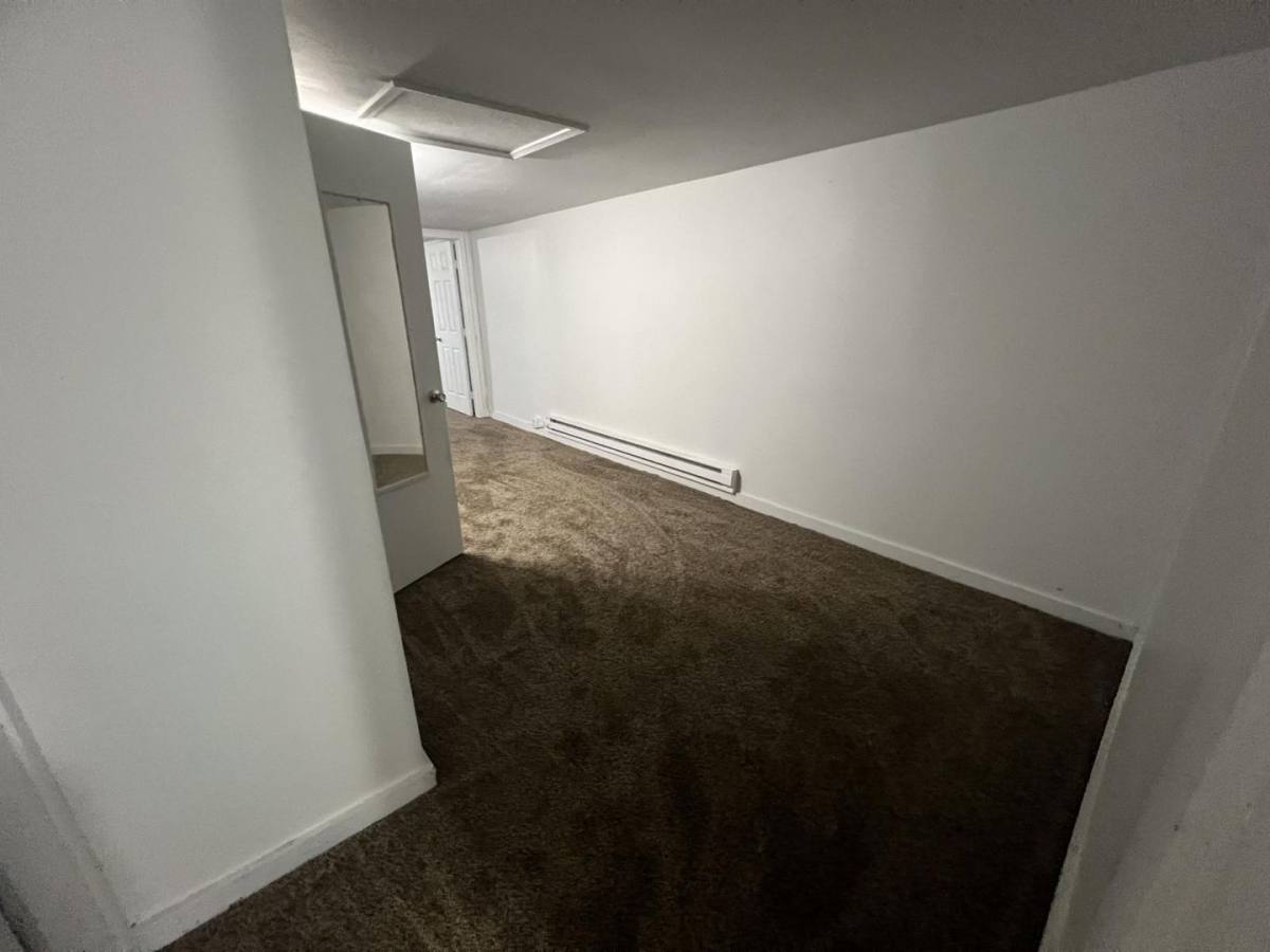 House for rent at 185 Monroe St, Newark, OH 43055