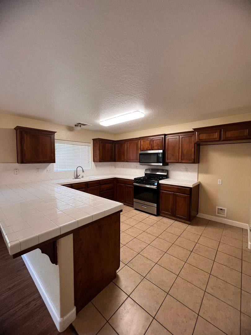 House for rent at 2956 Sauvignon St, Tulare, CA 93274