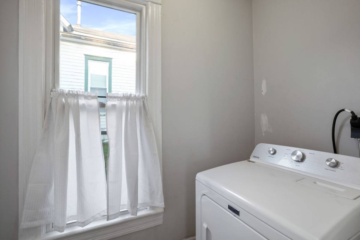 House for rent at 402 Tuscarawas St, Newark, OH 43055