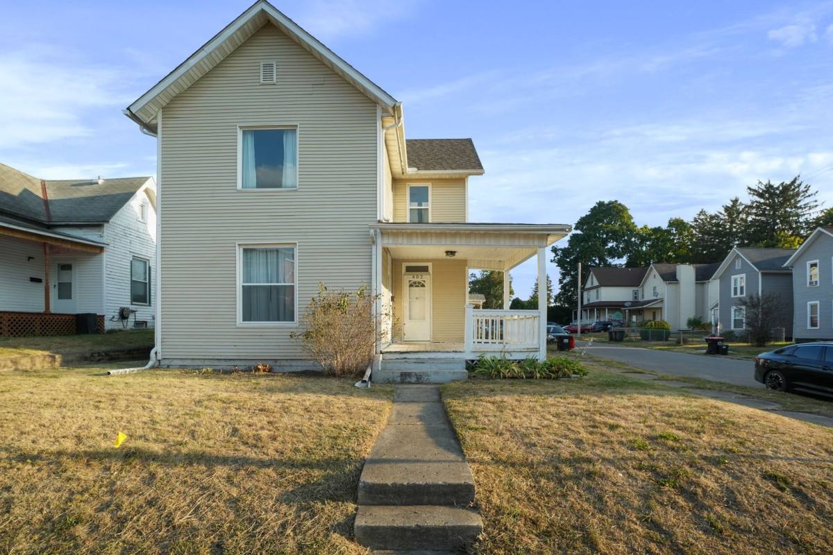 House for rent at 402 Tuscarawas St, Newark, OH 43055