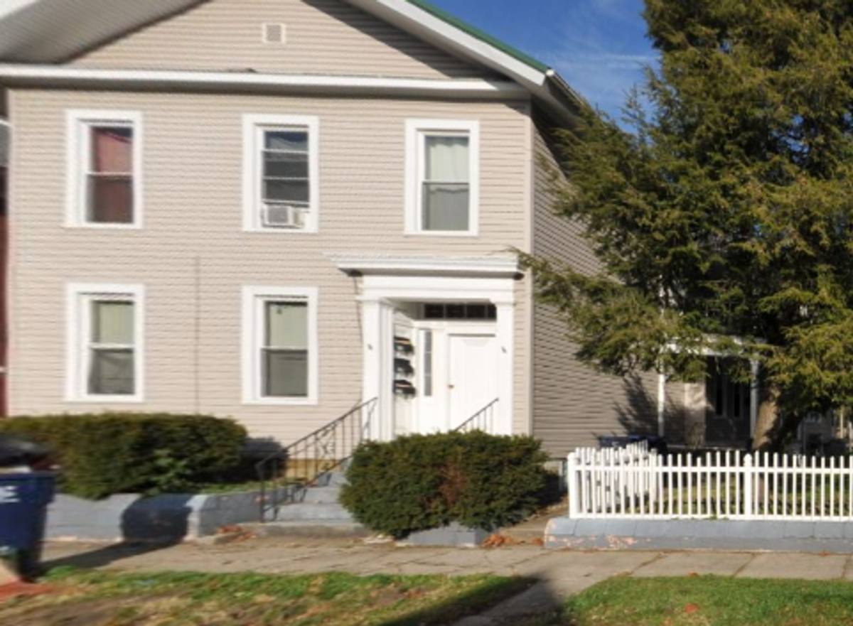 Apartment for rent at 22 Wyoming St, Newark, OH 43055