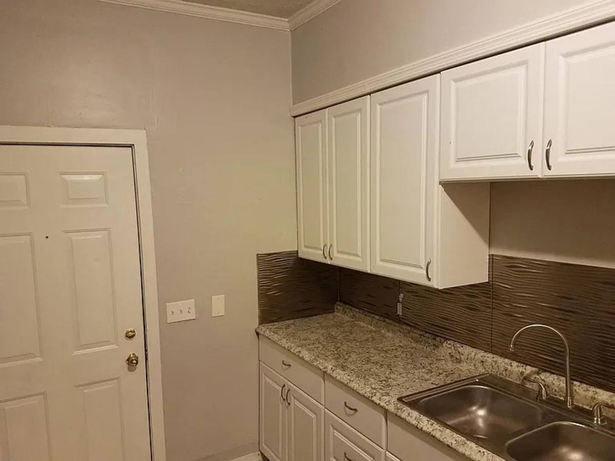 Apartment for rent at 22 Wyoming St, Newark, OH 43055