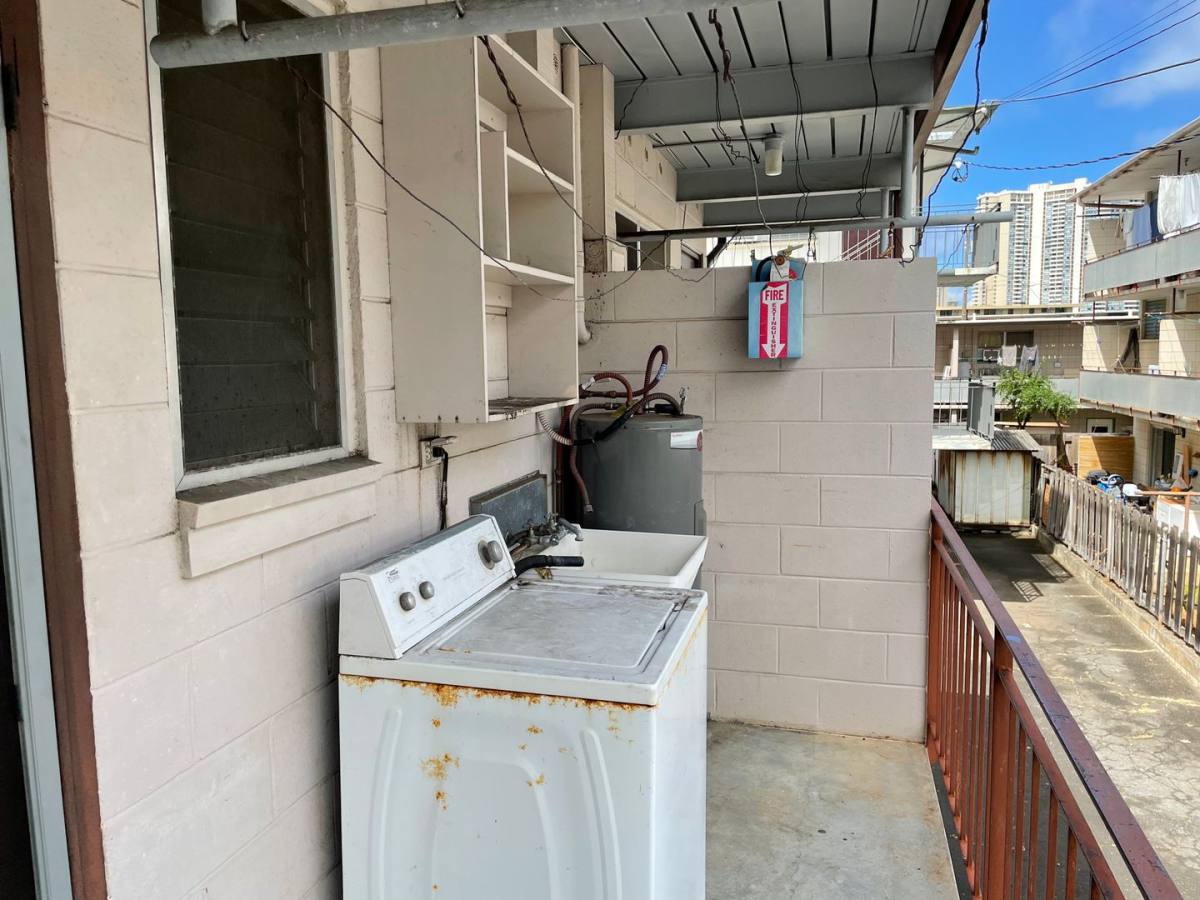Apartment for rent at 2627 Nakookoo St, Honolulu, HI 96826