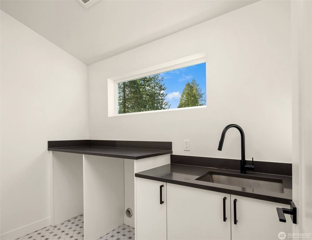 House for rent at 13548 39th Ave NE, Seattle, WA 98125