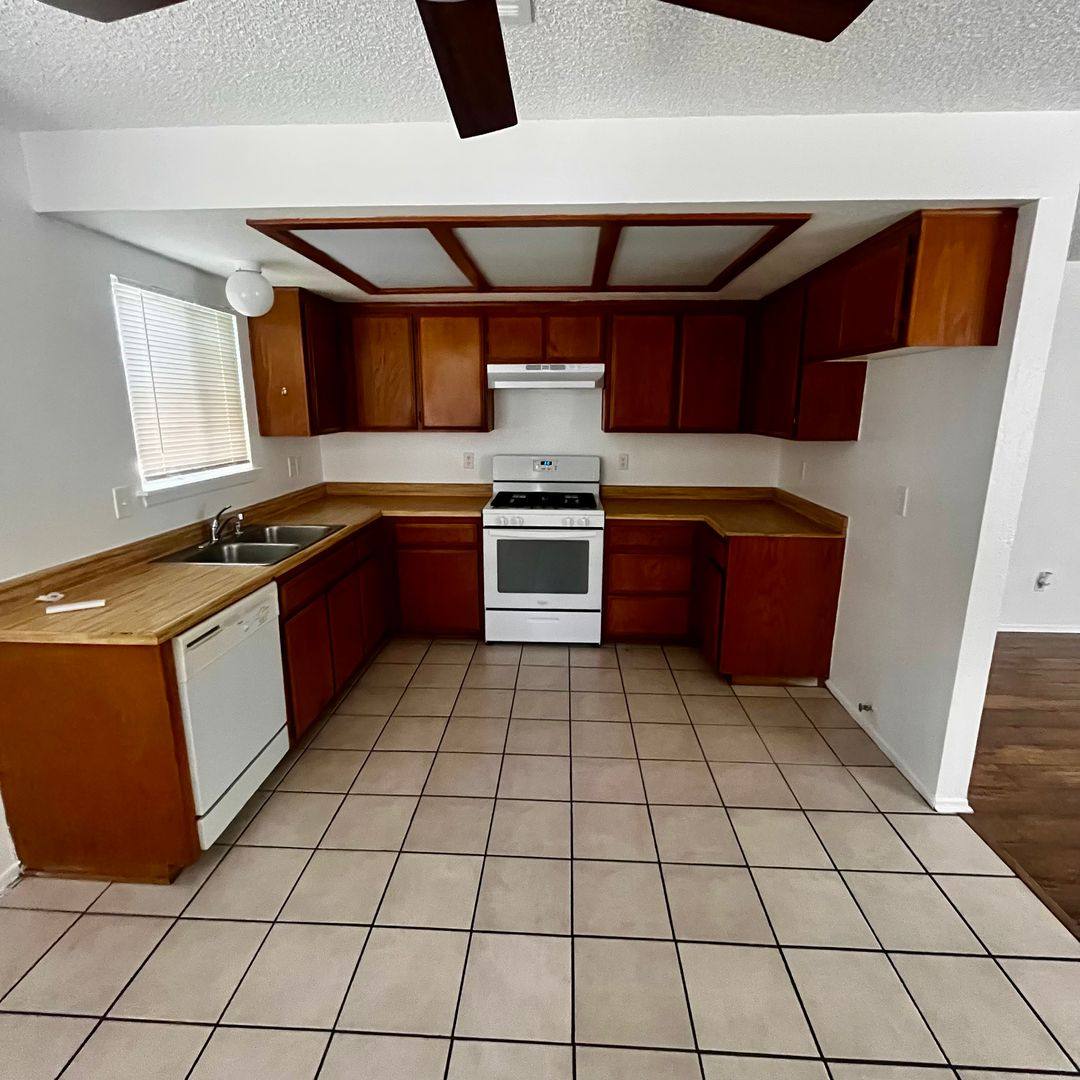 Apartment for rent at 13890 Juniper St, Hesperia, CA 92345