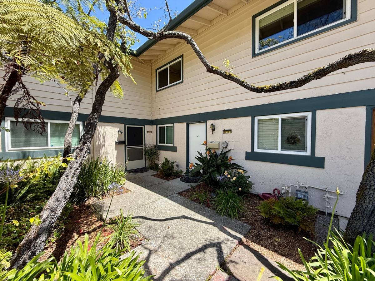 Townhouse for rent at 1254 Terra Nova Blvd, Pacifica, CA 94044