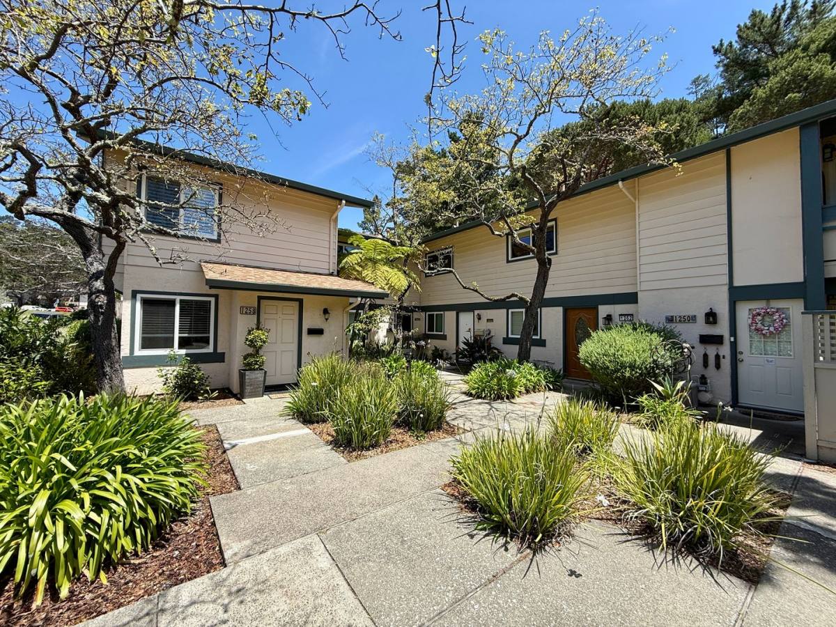 Townhouse for rent at 1254 Terra Nova Blvd, Pacifica, CA 94044