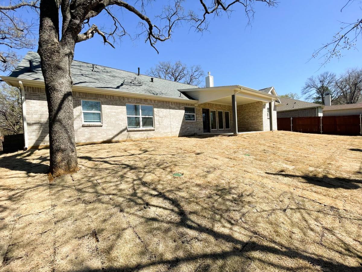 House for rent at 2814 W 18th St, Irving, TX 75060