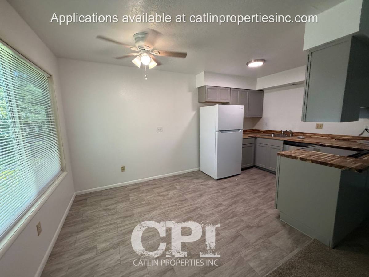 Apartment for rent at 1063 16th Ave, Longview, WA 98632