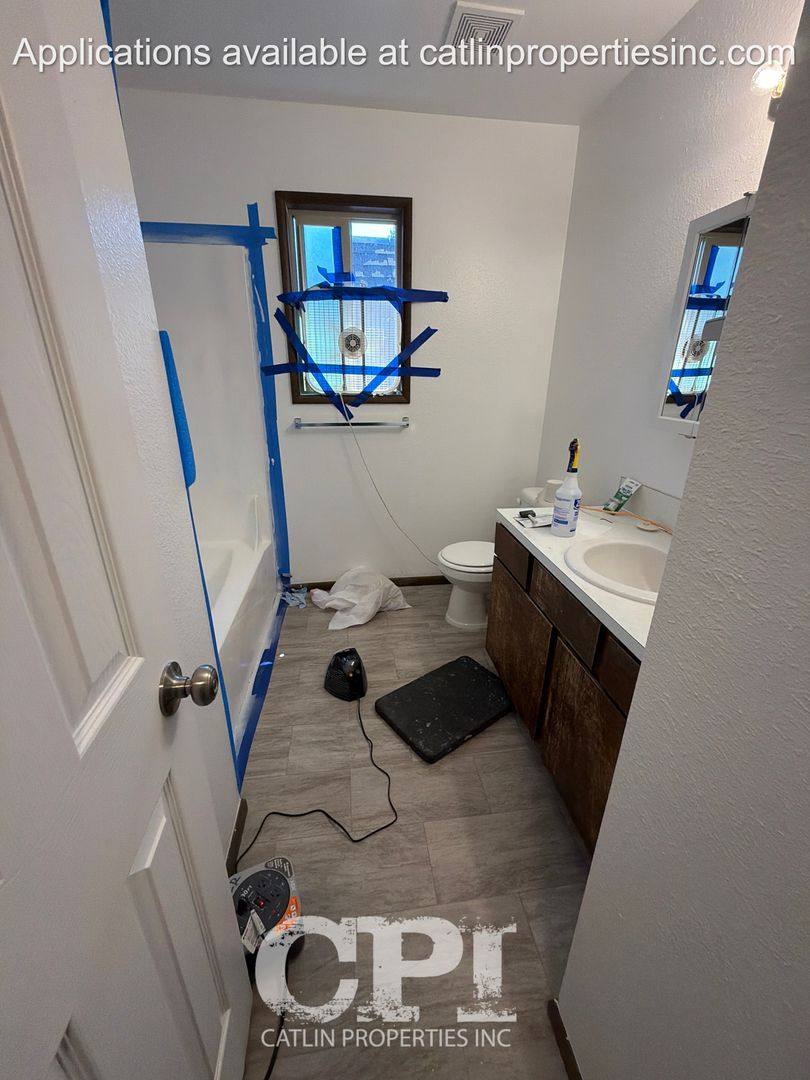 Apartment for rent at 1063 16th Ave, Longview, WA 98632