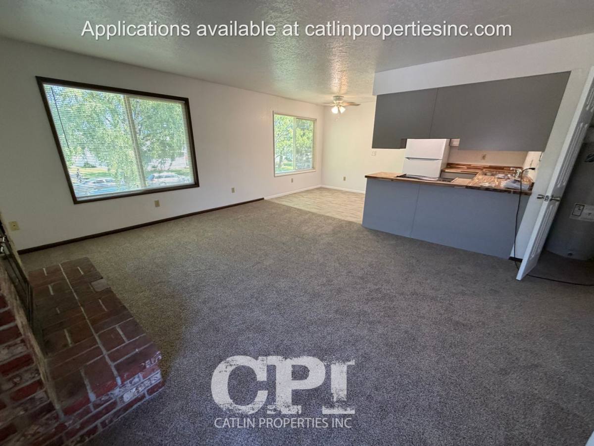 Apartment for rent at 1063 16th Ave, Longview, WA 98632