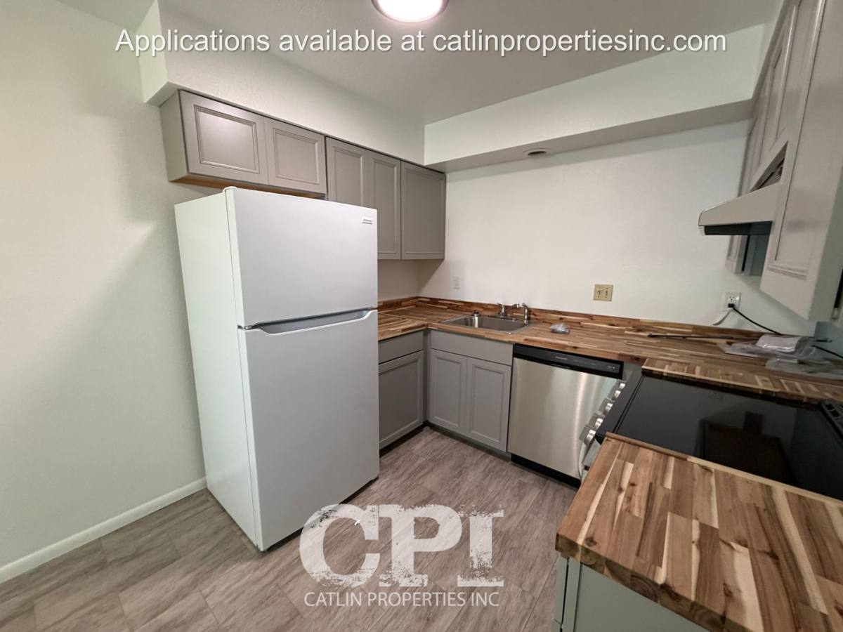 Apartment for rent at 1063 16th Ave, Longview, WA 98632