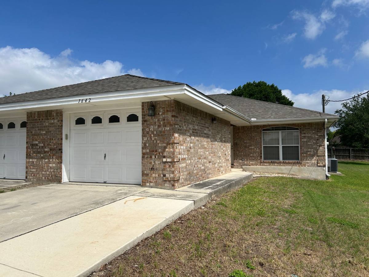 House for rent at 1642 W County Line Rd, New Braunfels, TX 78130
