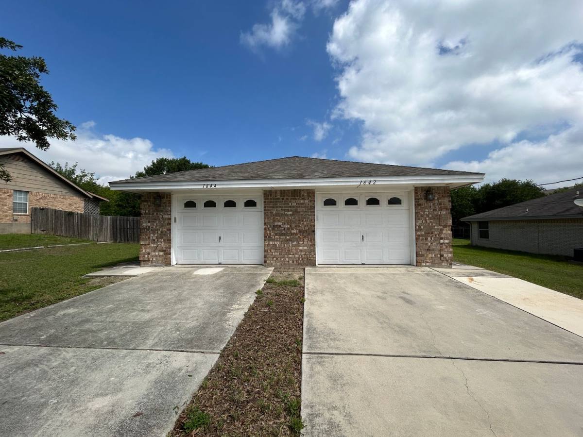 House for rent at 1642 W County Line Rd, New Braunfels, TX 78130