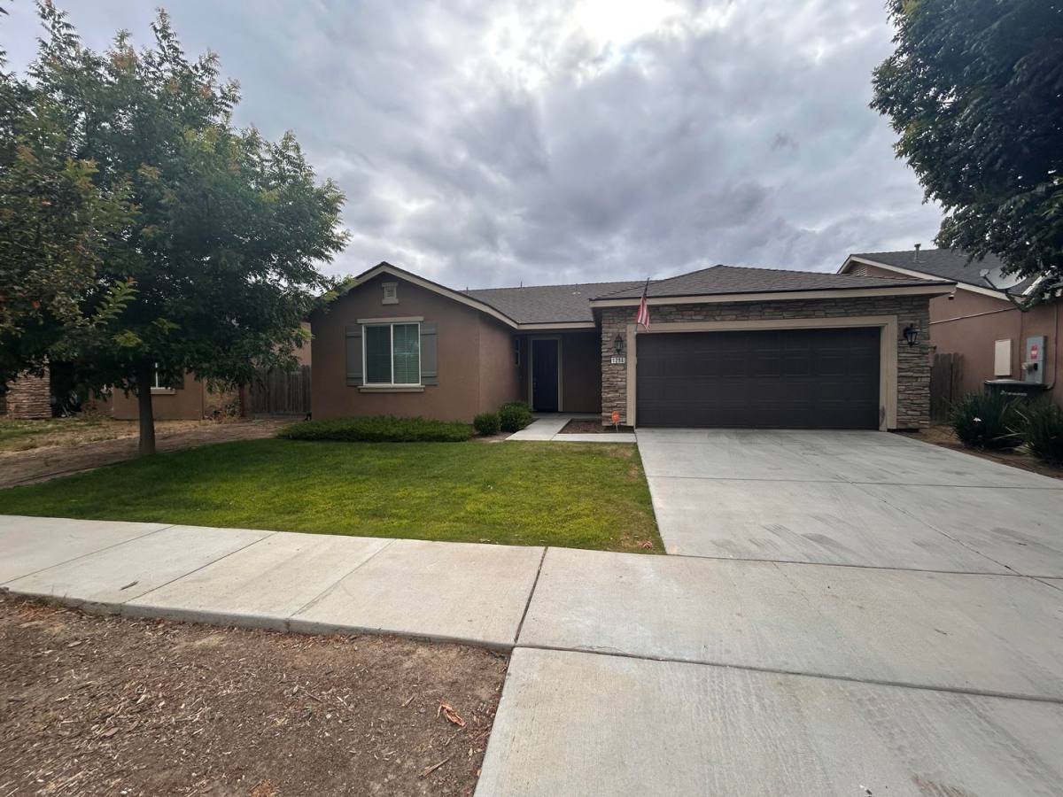 House for rent at 1296 Sparrow Dr, Hanford, CA 93230