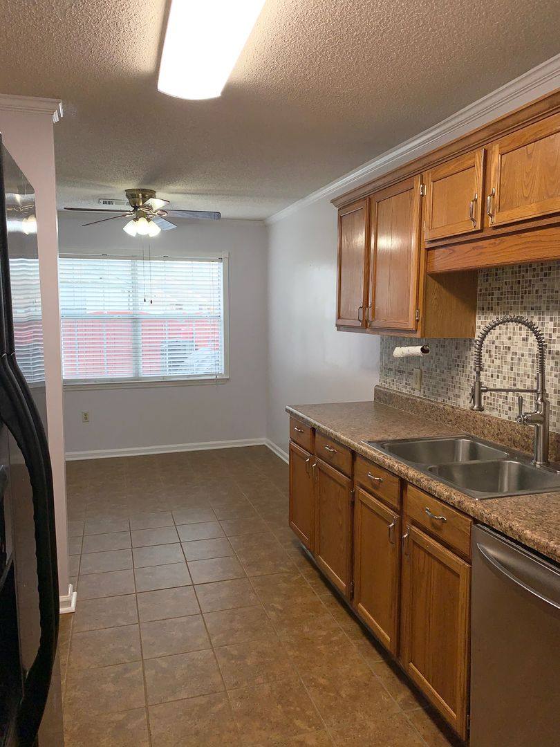 House for rent at 61 Teal Lake Dr, Richmond Hill, GA 31324