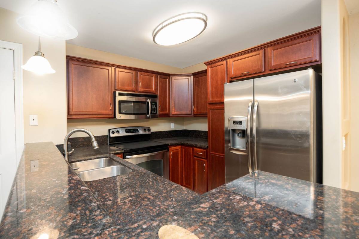 Apartment for rent at 5252 Balboa Arms Dr, San Diego, CA 92117