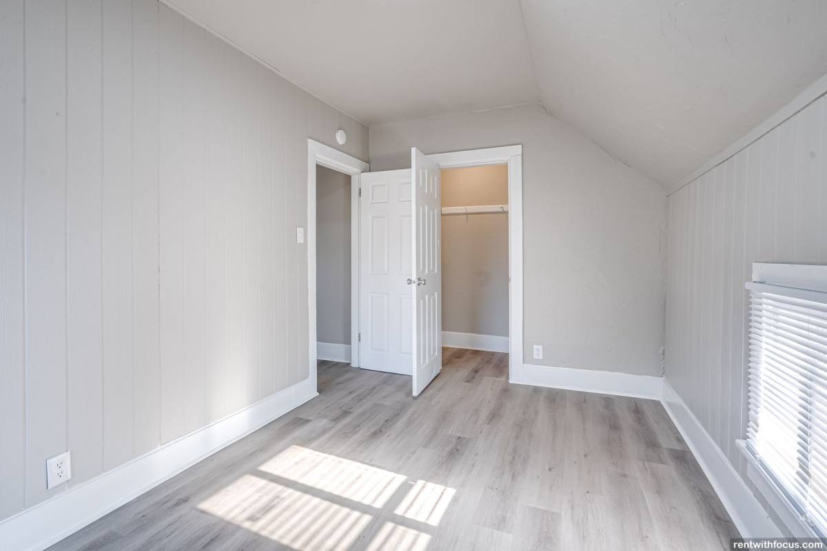 Apartment for rent at 803 N Broadway, Green Bay, WI 54303