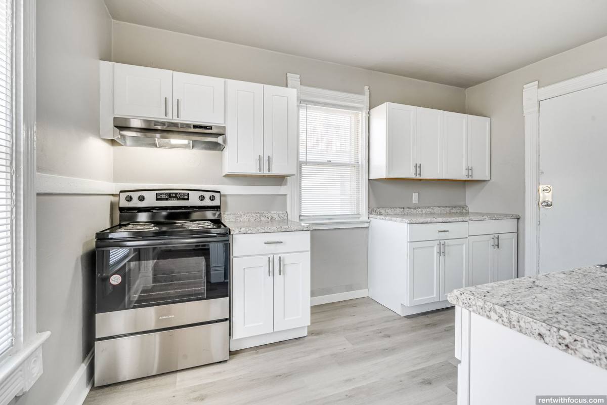 Apartment for rent at 803 N Broadway, Green Bay, WI 54303