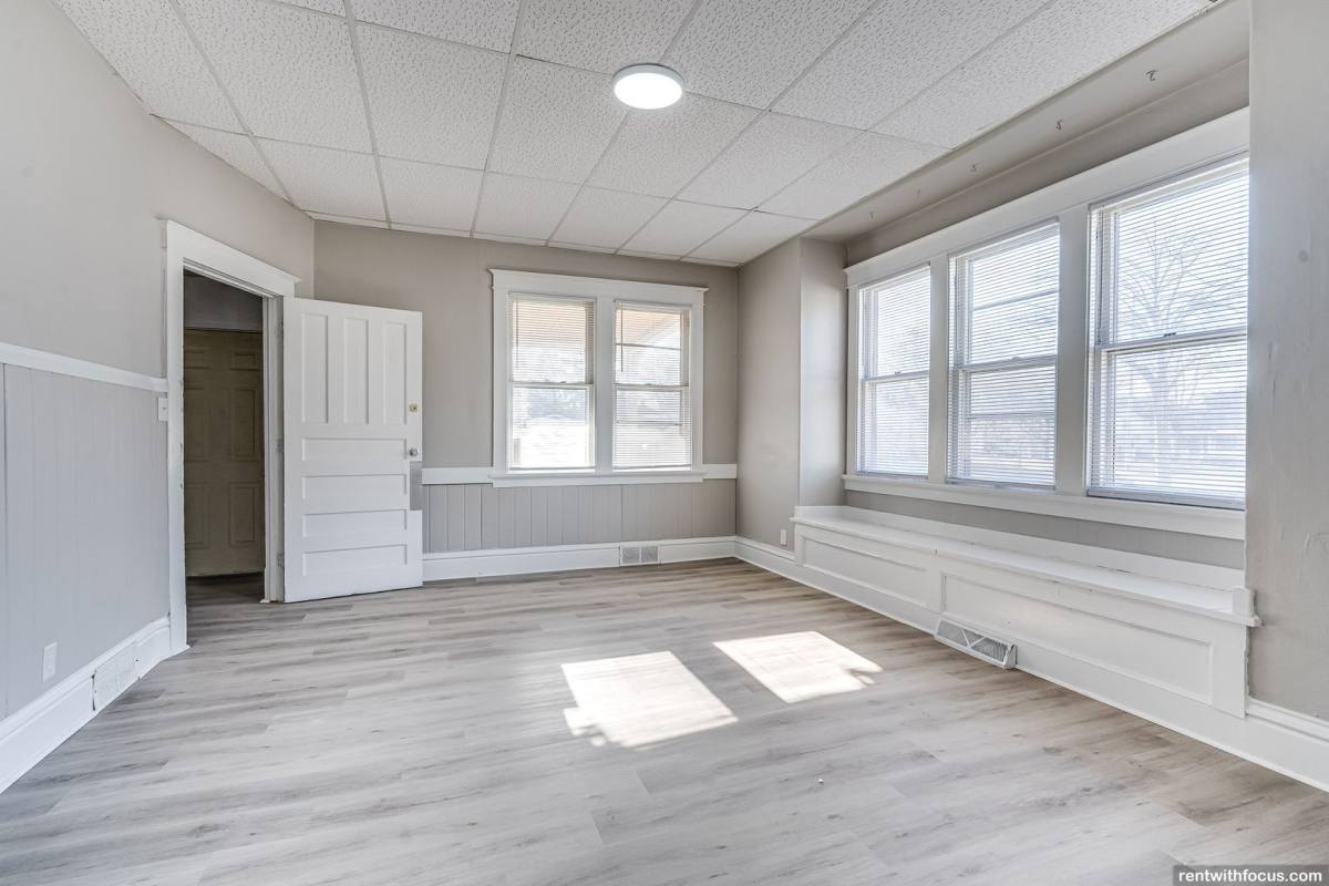 Apartment for rent at 803 N Broadway, Green Bay, WI 54303