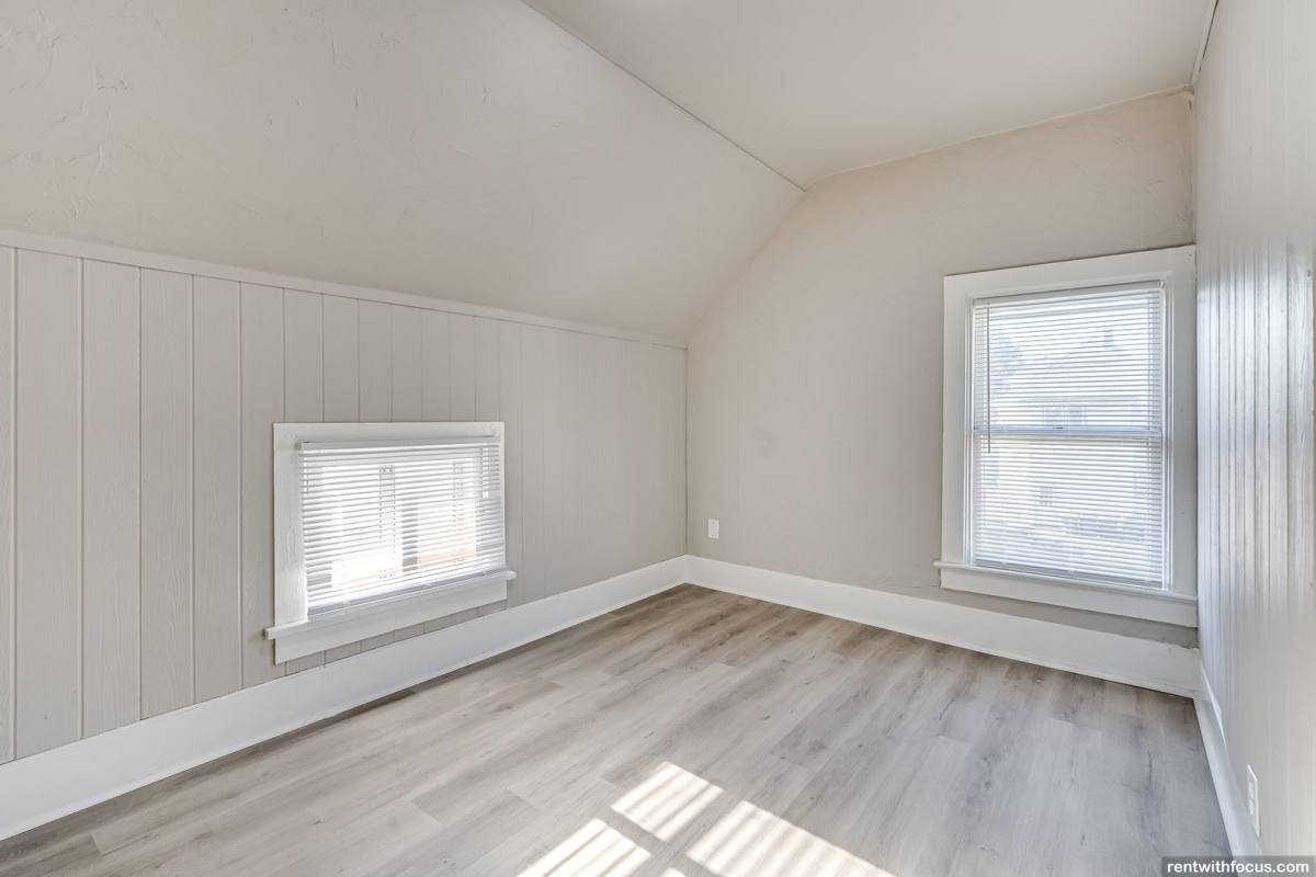 Apartment for rent at 803 N Broadway, Green Bay, WI 54303
