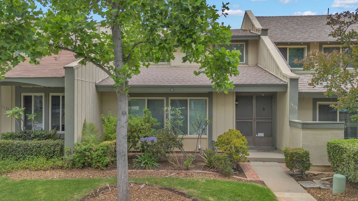Apartment for rent at 1428 Camelot Dr, Corona, CA 92882