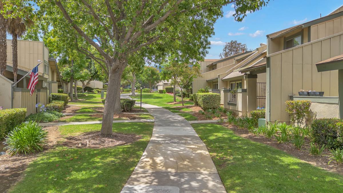Apartment for rent at 1428 Camelot Dr, Corona, CA 92882