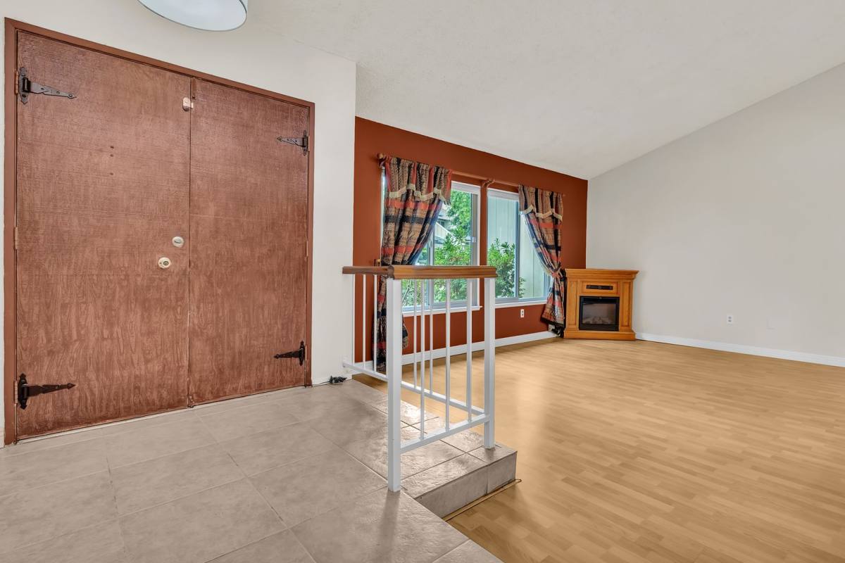 Apartment for rent at 1428 Camelot Dr, Corona, CA 92882