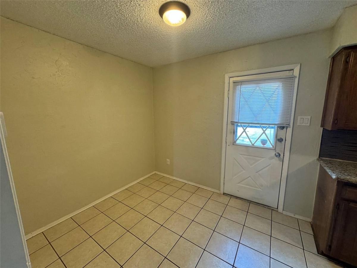 Apartment for rent at 2721 Hurstview Dr, Hurst, TX 76054