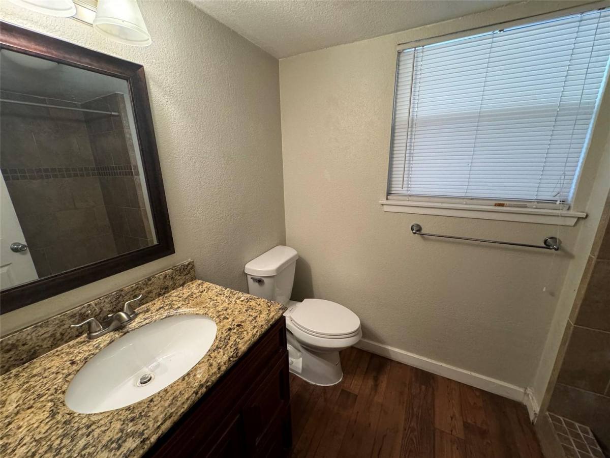 Apartment for rent at 2721 Hurstview Dr, Hurst, TX 76054