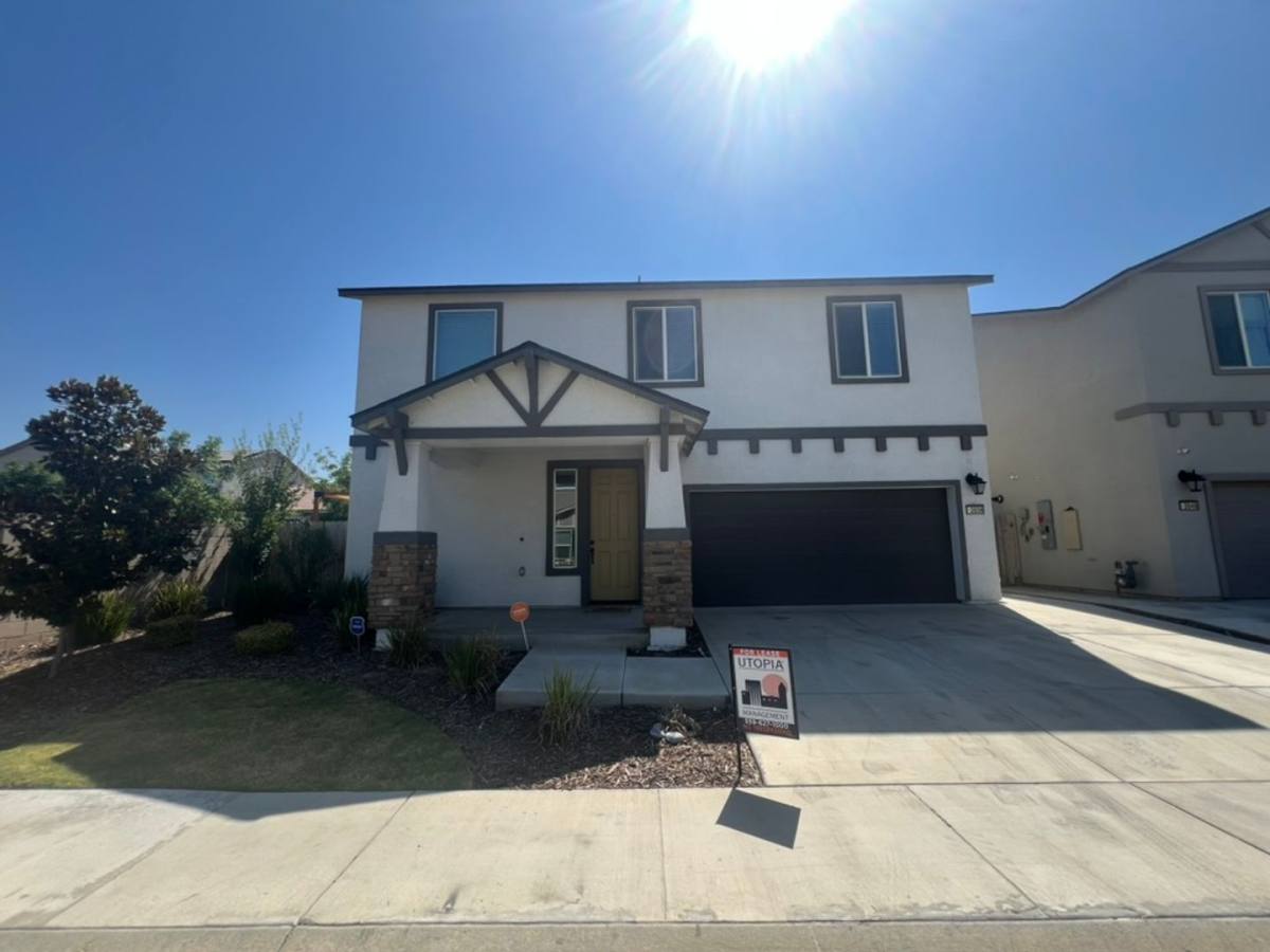 House for rent at 2038 S Palm St, Visalia, CA 93292