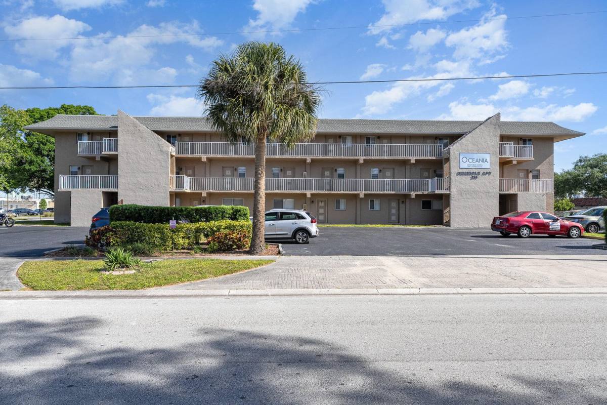 Apartment for rent at 204 W Seminole Ave, Melbourne, FL 32901
