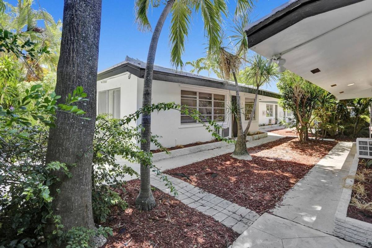 Apartment for rent at 820 NE 16th Ave, Fort Lauderdale, FL 33304
