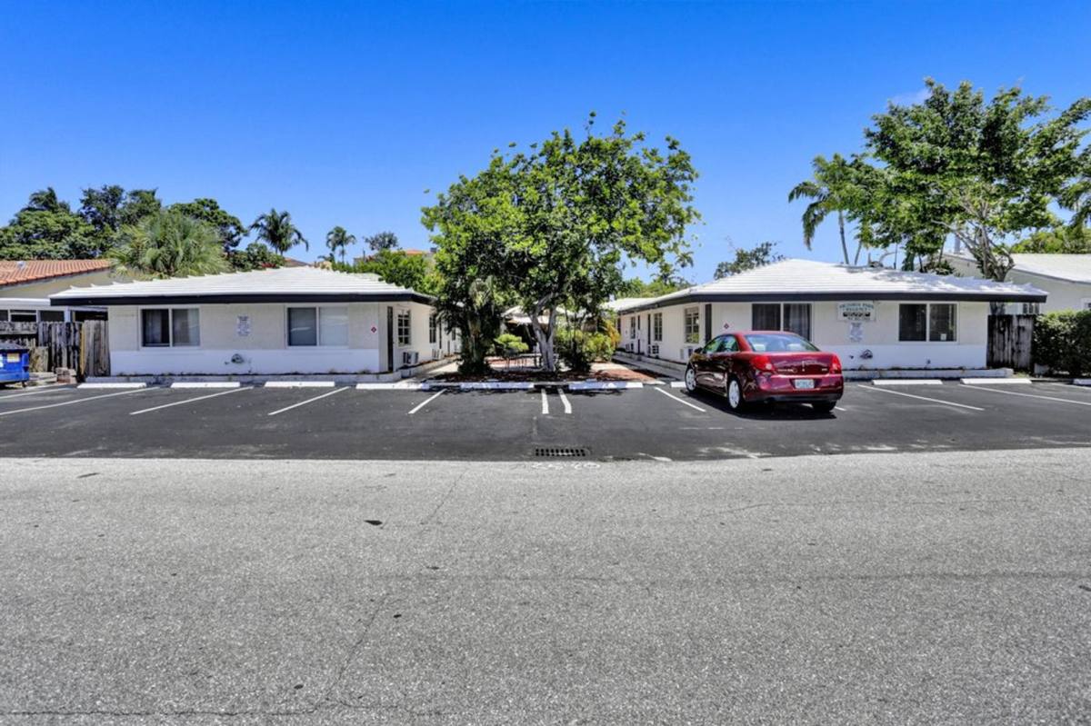 Apartment for rent at 820 NE 16th Ave, Fort Lauderdale, FL 33304