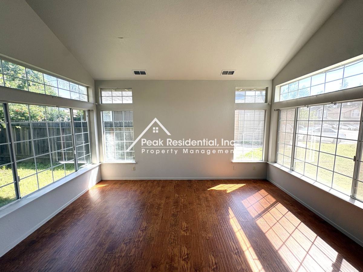House for rent at 5621 Summit Dr, Rocklin, CA 95765