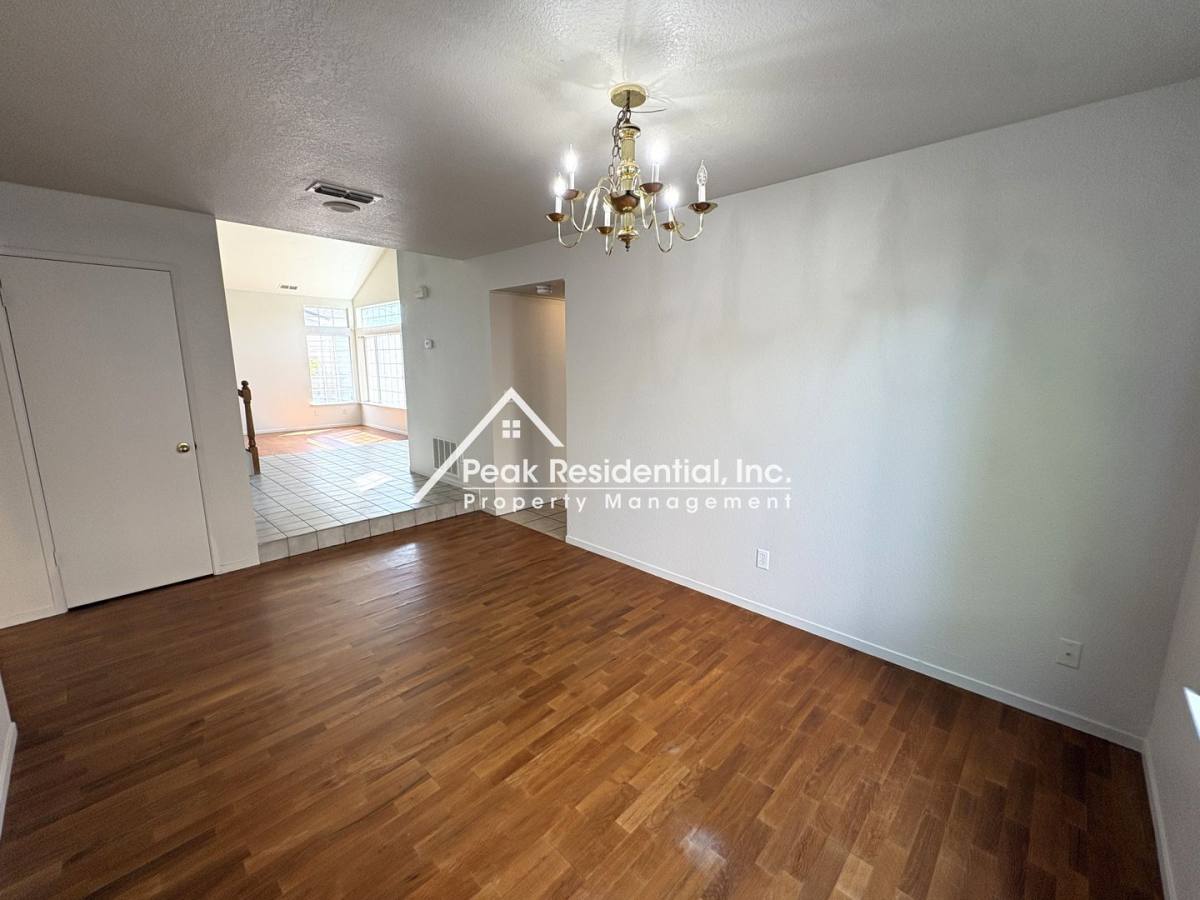 House for rent at 5621 Summit Dr, Rocklin, CA 95765