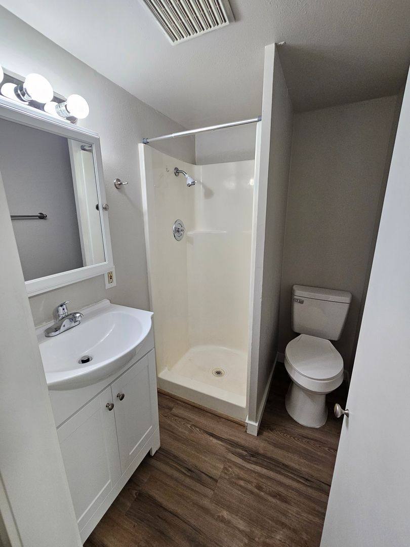 Apartment for rent at 406 E Broadway, Moses Lake, WA 98837