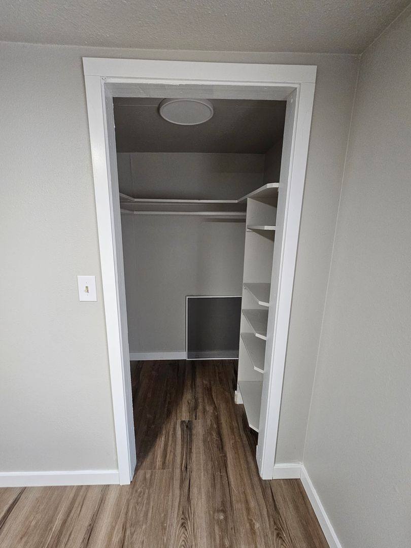 Apartment for rent at 406 E Broadway, Moses Lake, WA 98837