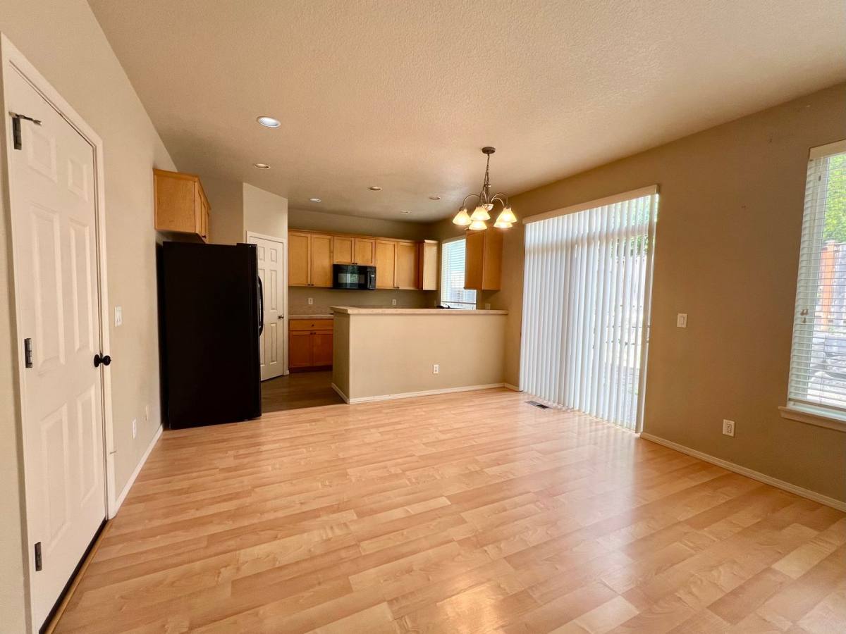 House for rent at 1048 SE Tamora Ave, Hillsboro, OR 97123