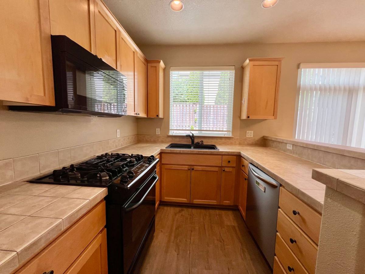 House for rent at 1048 SE Tamora Ave, Hillsboro, OR 97123