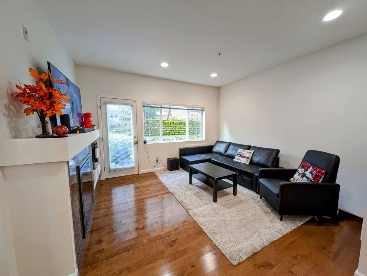 Townhouse for rent at 15720 Manor Way, Lynnwood, WA 98087