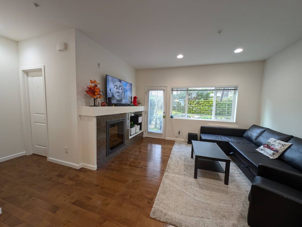 Townhouse for rent at 15720 Manor Way, Lynnwood, WA 98087