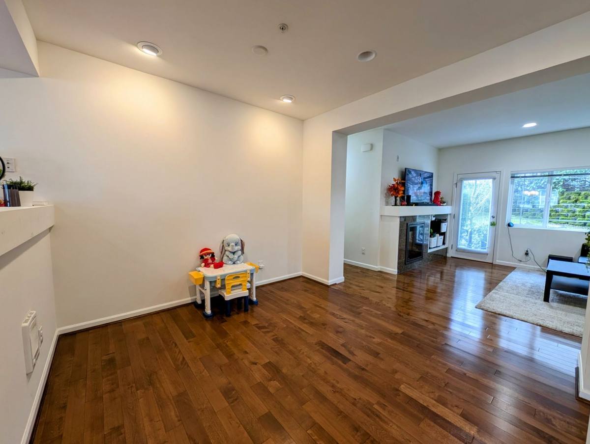Townhouse for rent at 15720 Manor Way, Lynnwood, WA 98087