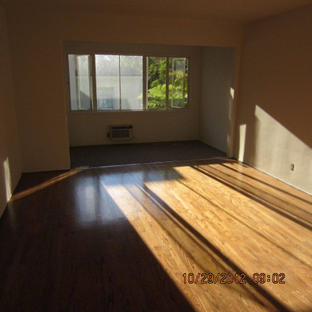 Apartment for rent at 8023-27 Hollywood Blvd, Los Angeles, CA 90046