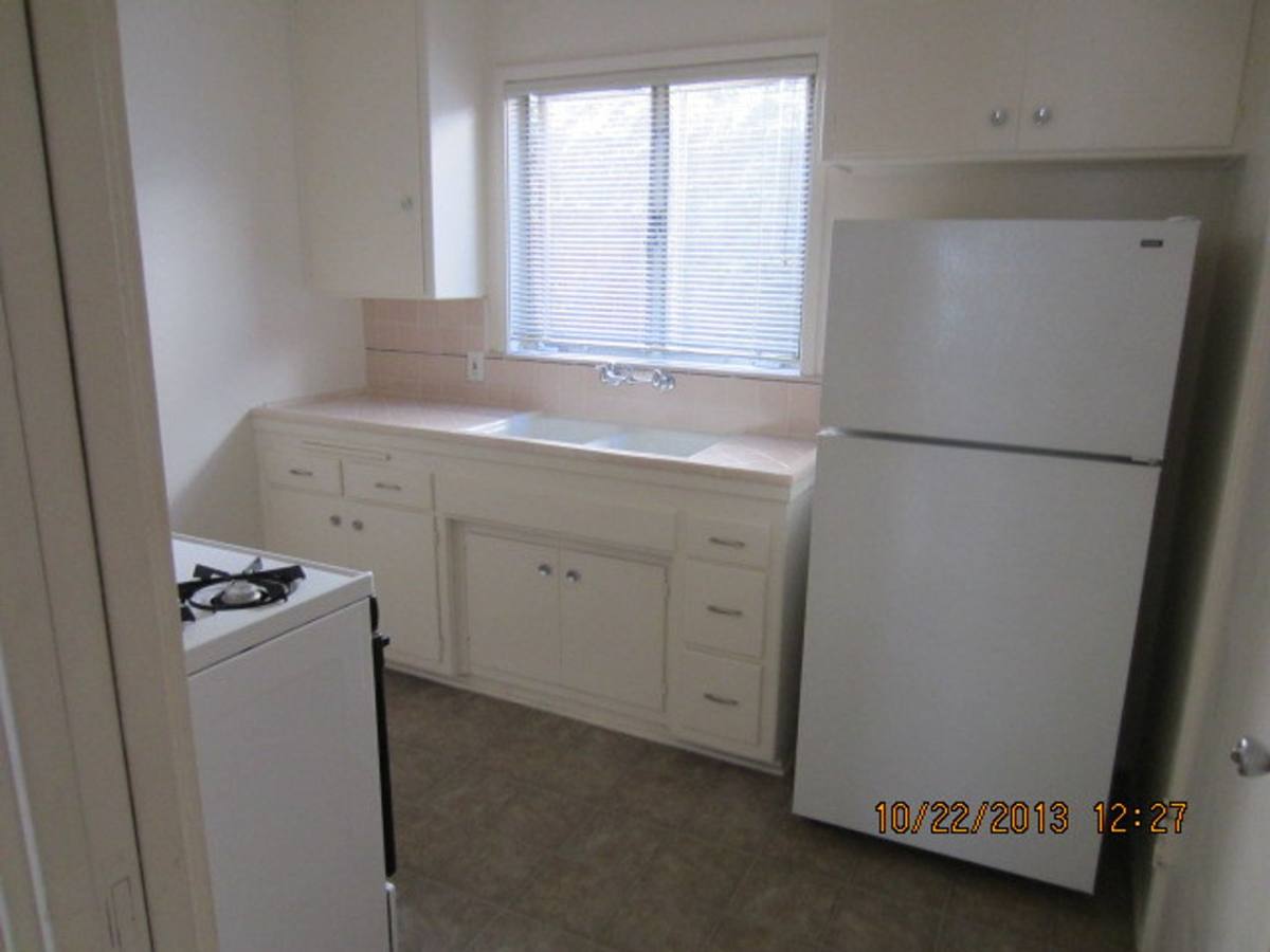 Apartment for rent at 8023-27 Hollywood Blvd, Los Angeles, CA 90046