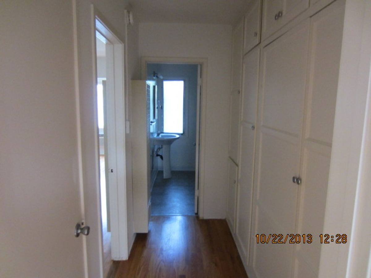 Apartment for rent at 8023-27 Hollywood Blvd, Los Angeles, CA 90046