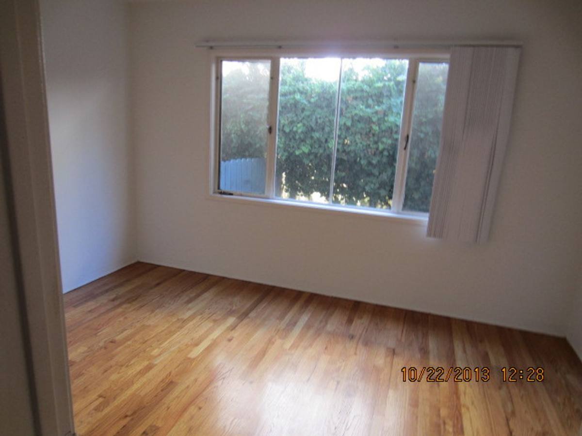 Apartment for rent at 8023-27 Hollywood Blvd, Los Angeles, CA 90046